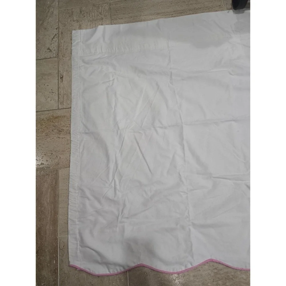 White‎ with Pink Scalloped Curtains 85x48
